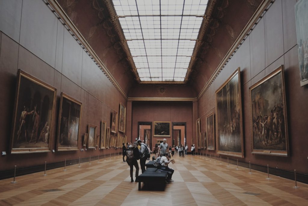 Visite um museu e galerias de arte
